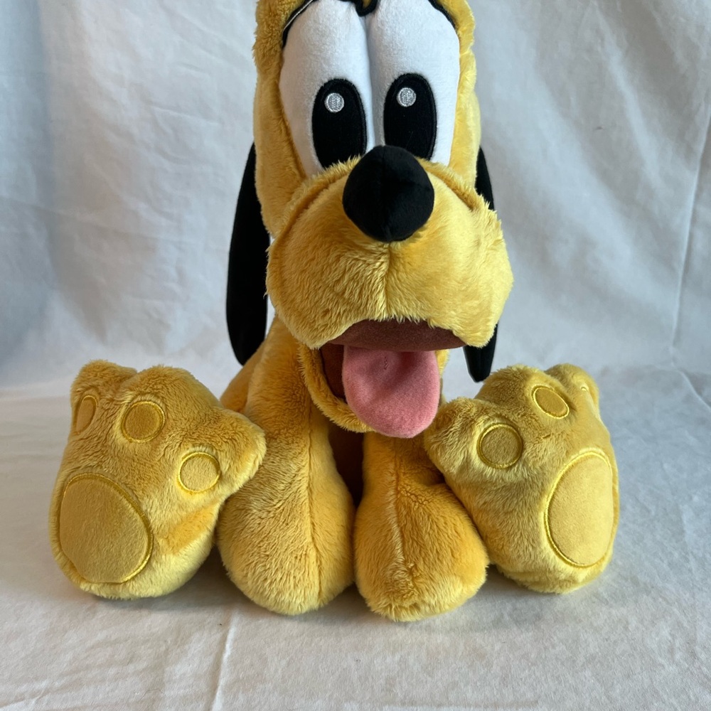 Disney Pluto Big Feet‎ Plush